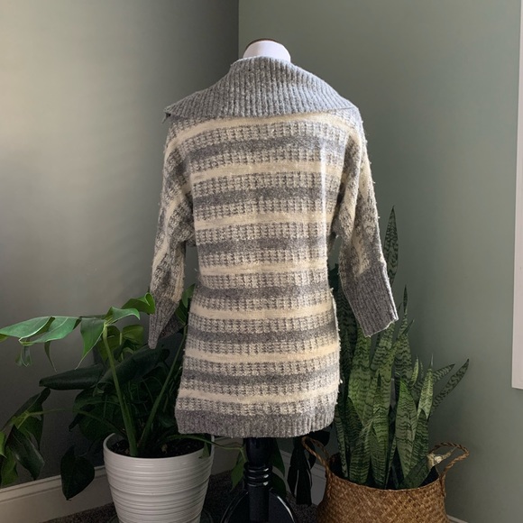 Change of the Moon Glissando Sweater Gray & Ivory Tunic - Picture 3 of 5